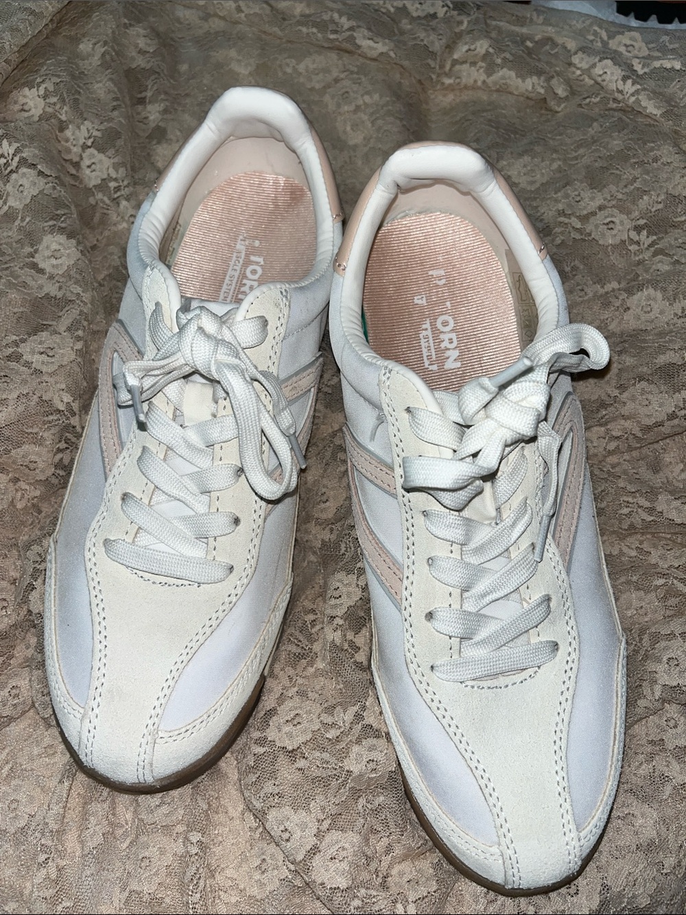Tretorn Cream and Blush Low-Profile Lace-Up Sneakers